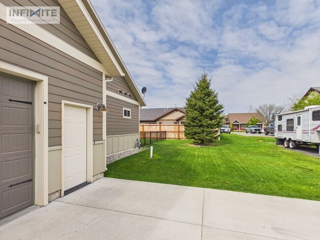Photo - 4 Bedroom Home with Spacious Yard