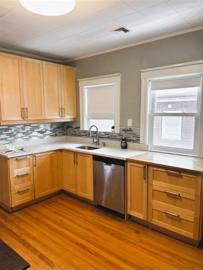 Building Photo - 14 Quincy St Unit 2