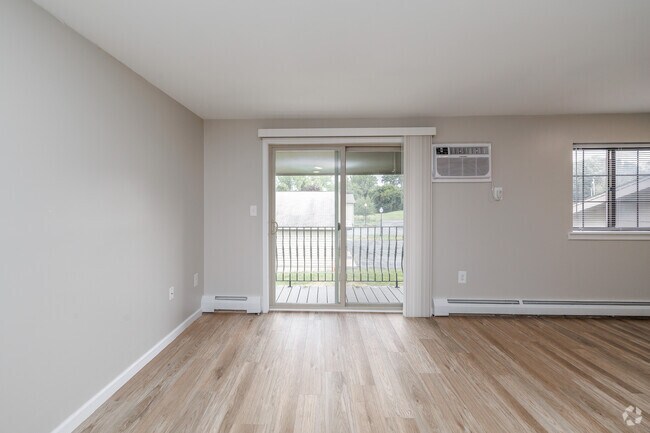 2BR, 1BA - 850SF - Living Room