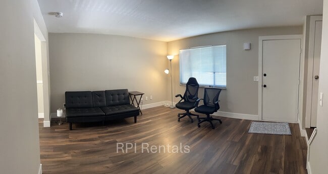 Building Photo - Shaler 2 Bedroom Townhouse