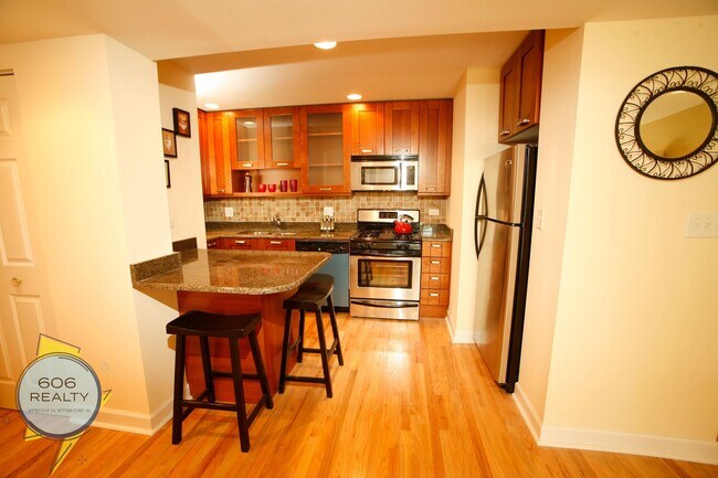 Photo - 6954 N Greenview Ave Unit 305