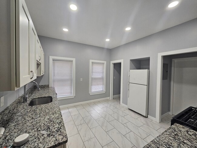 Building Photo - 320 Highland Ave Unit 1