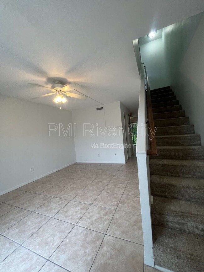 Photo - 2300 Twelve Oaks Dr Unit Apt F2