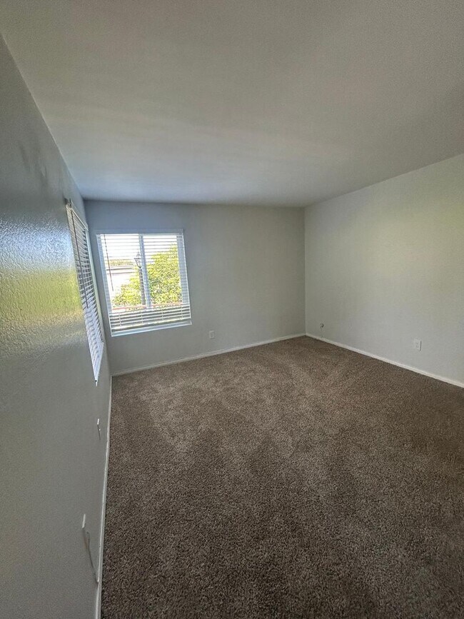 8026 Linda Vista Rd
