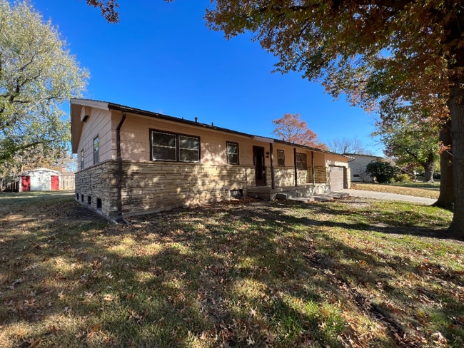 Photo - 7412 Warren W