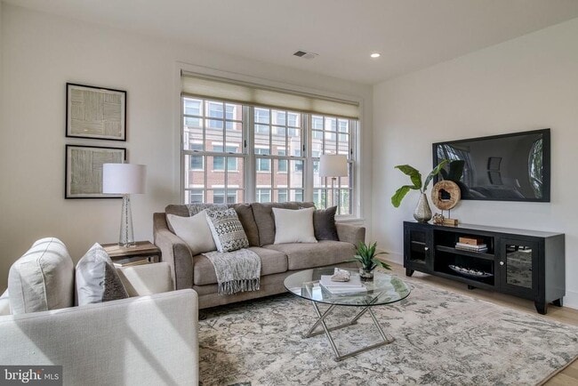 Photo - 521 N Washington St Apartment Unit 201
