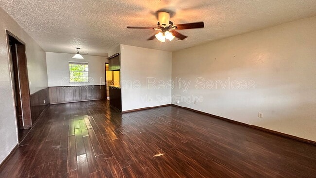Photo - 915 Delmar Cir
