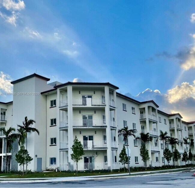 Building Photo - 10950 NW 82nd St Unit 215