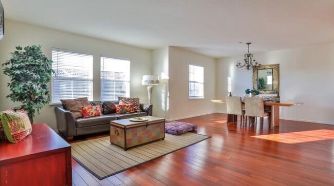 Photo - 387 Mullinix Way