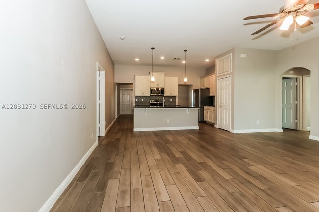 Photo - 526 SW Dahled Ave