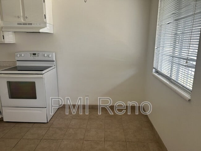 Photo - 374 La Rue Ave