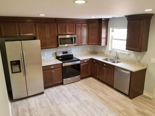 Building Photo - 301 Rollins St Unit B