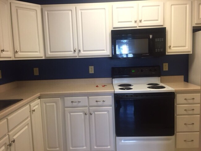 Photo - 3 bedroom, 2 1/2 bath townhome.