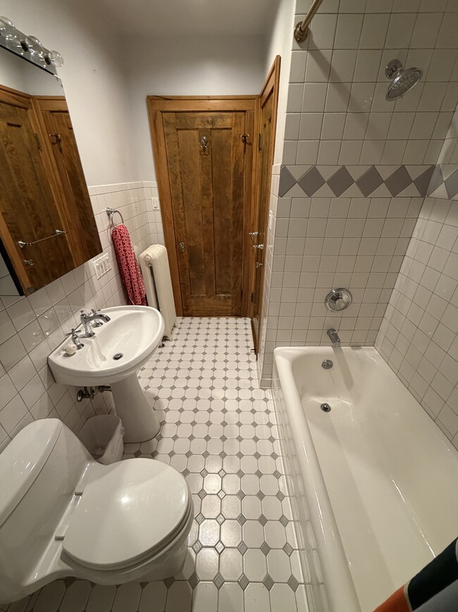 Photo - 6712 N Maplewood Ave Unit Maplewood 3rd floor