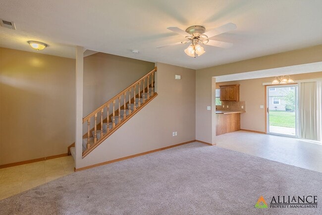 Photo - Spacious Duplex ~ Open Kitchen with Breakfast Bar!