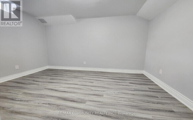 Photo - 1004 Maury Crescent