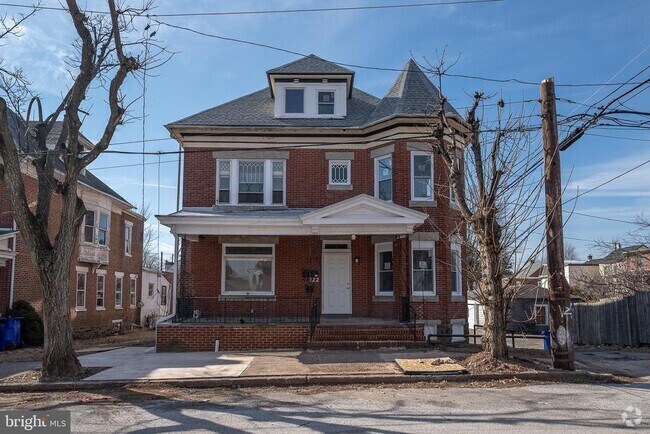 Building Photo - 122 3RD St Rental