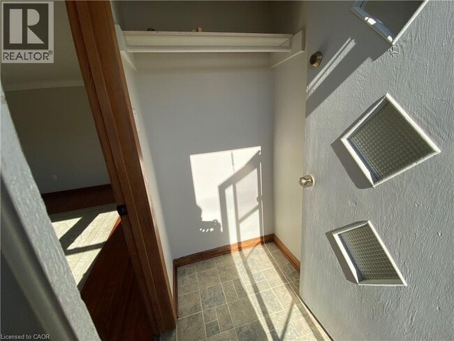 Photo - 300 Knoll St