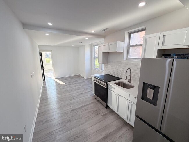 Photo - 1621 N 33rd St Unit 2