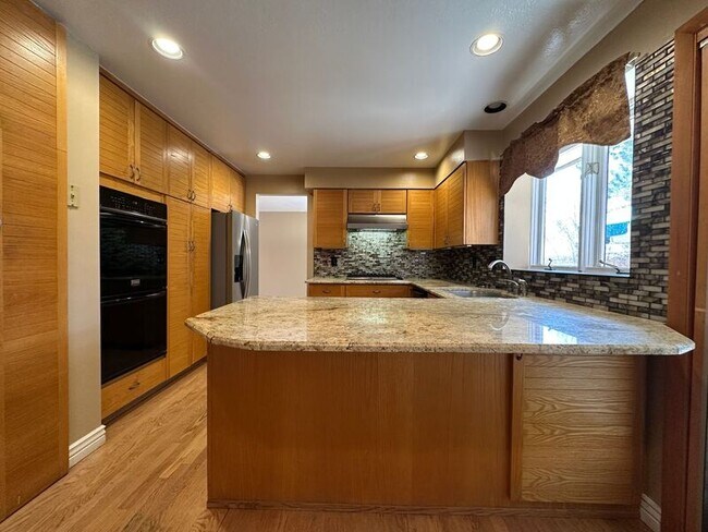 Photo - 1881 S Olive St