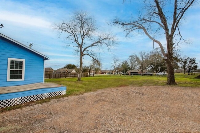 Photo - 1124 Cemetery Rd