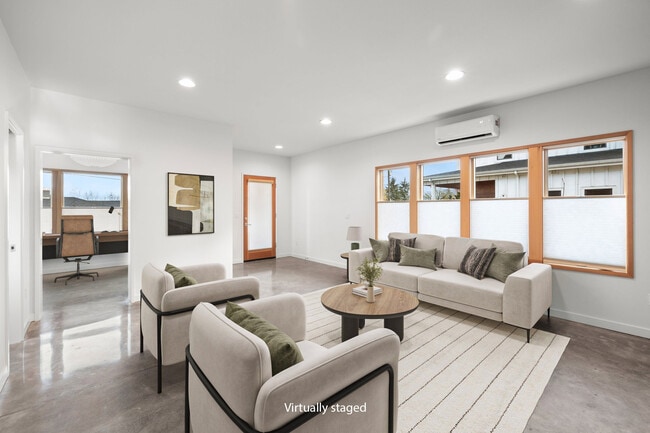 Photo - 2038 NE Morgan St