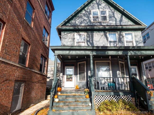 Building Photo - 146 W Gorham St Unit #2