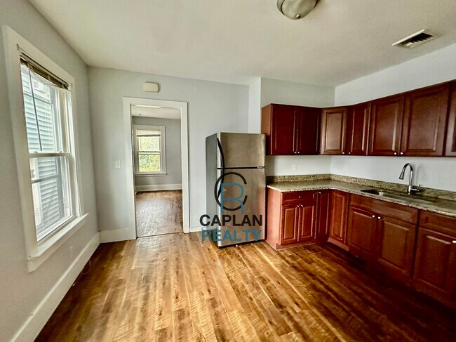 Photo - 539 East St Unit 3