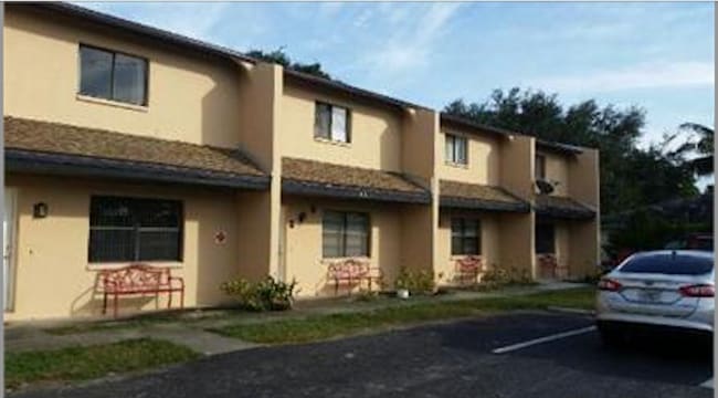 Building Photo - 323 SE 24th Ave Unit 323 SE 24th Ave  C