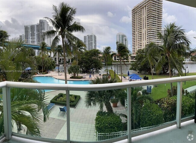 Building Photo - 19390 Collins Ave Unit 207 Rental