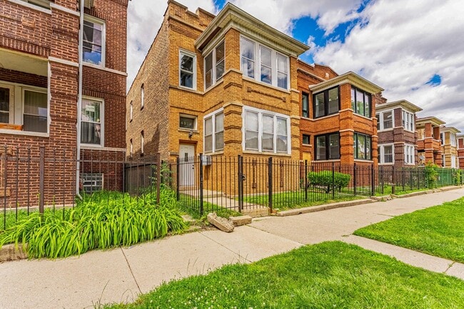 Building Photo - 4938 W Monroe St