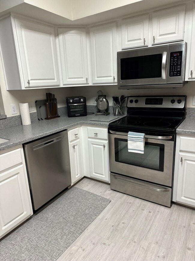 Photo - 100 Hebride Ct