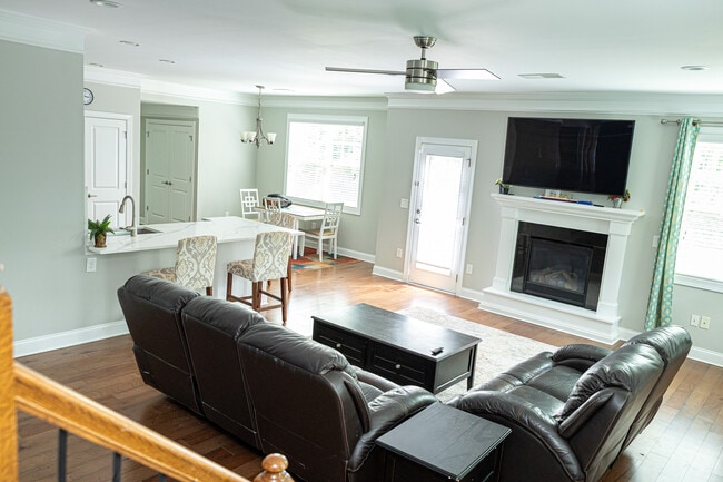 Photo - 5016 Trembath Ln