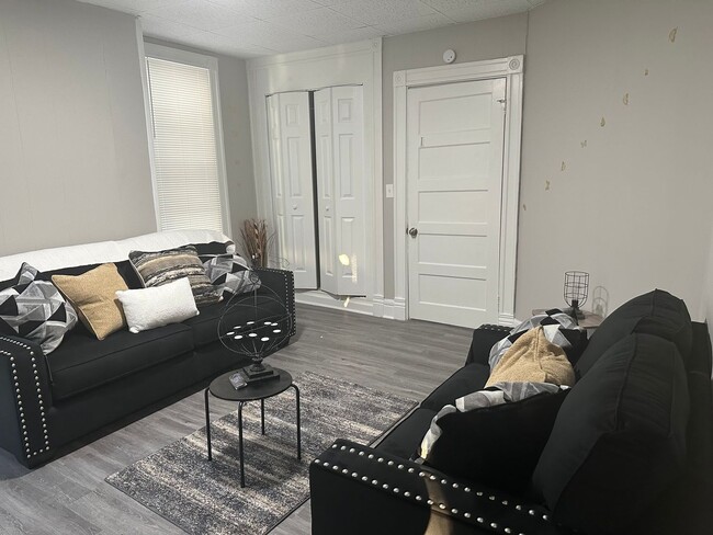 Photo - Walking distance to U of L and Bellarmine ...