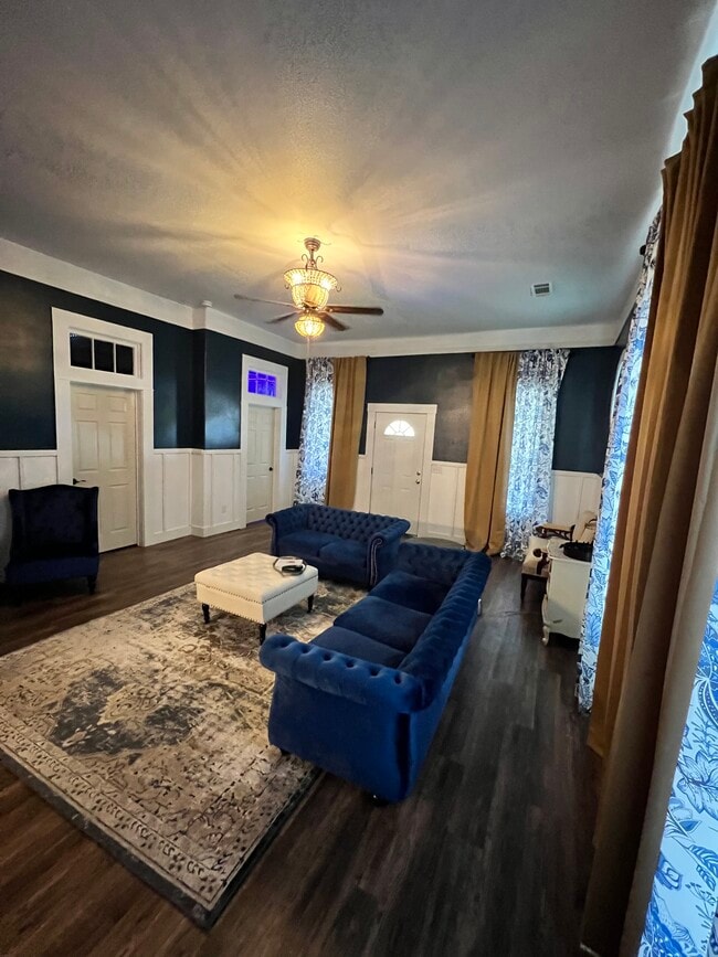 Living Room - 504 N Ridge St