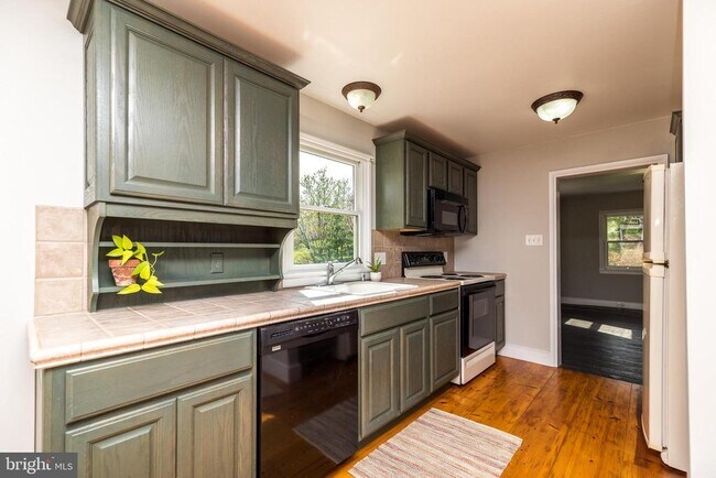 Photo - 2118 Cross Rd