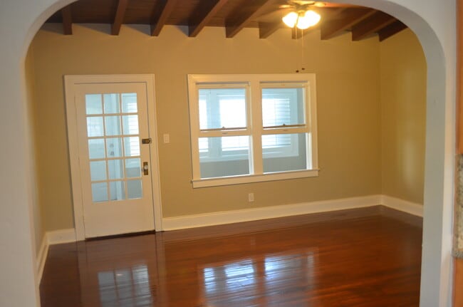 Looking at FL room - 1642 Van Buren St