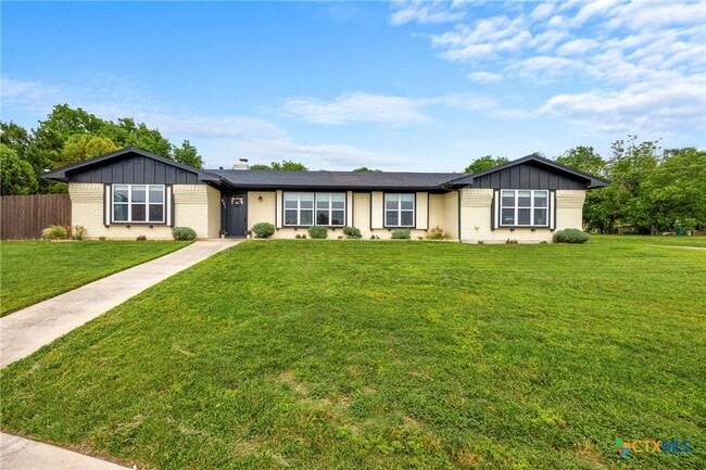 Building Photo - 921 Indian Trail