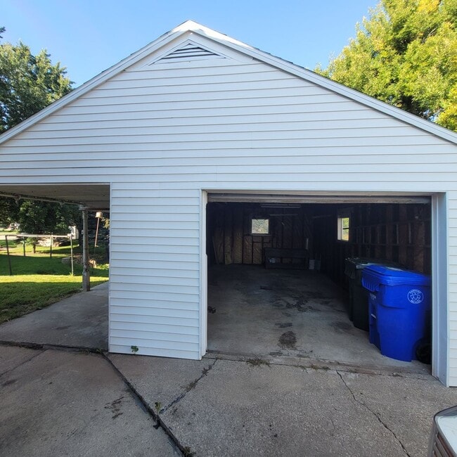 Photo - 1409 Crooks Ave