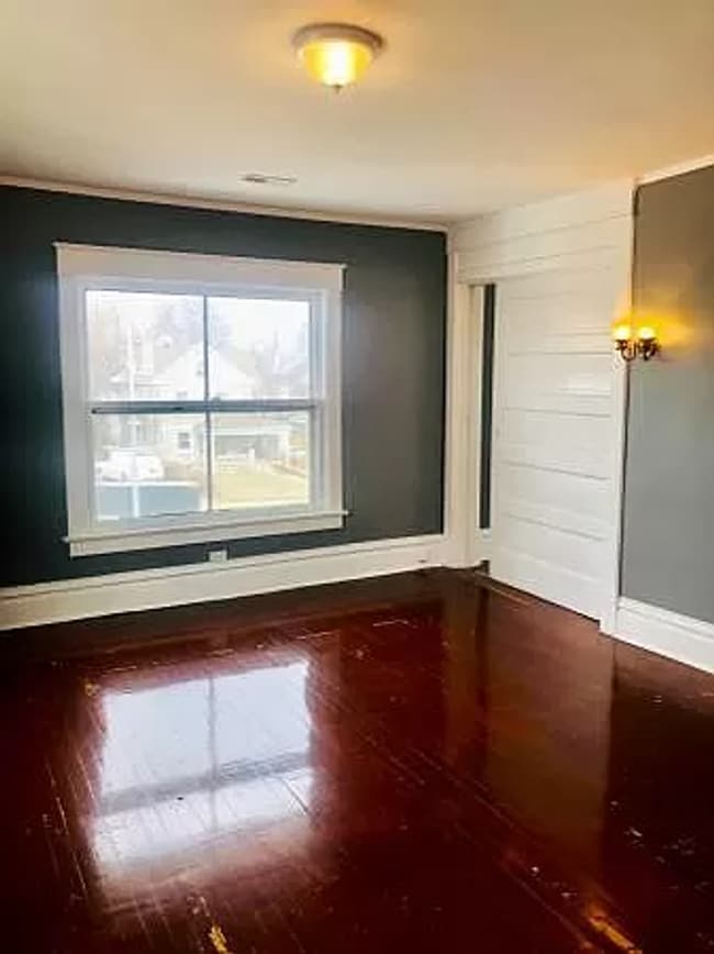 Photo - Beautiful 4 Bedroom / 1.5 Bathroom house