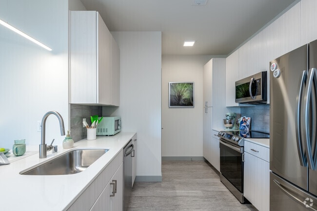 2 BR, 2 BR - 1,015SF