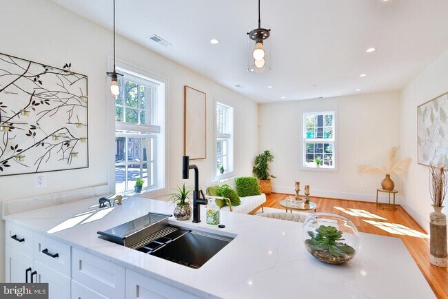 Photo - 221 S Alfred St Unidad 3A