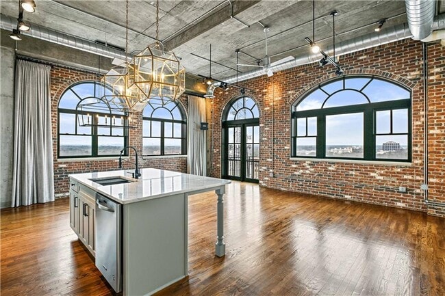 Building Photo - 3180 Mathieson Dr NE Unit 1205