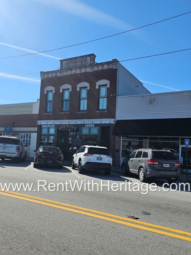 Photo - 130 W Montgomery St