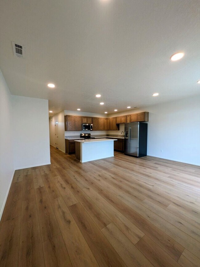 Photo - New Townhome for Rent in Southridge Area