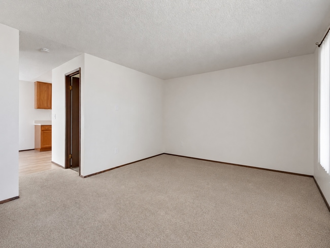 1206-1208 Tule Lake Rd S