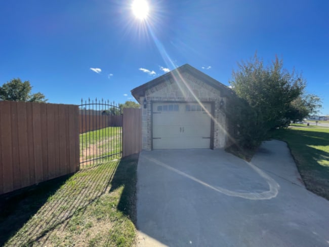 Photo - 604 Hilltop Dr