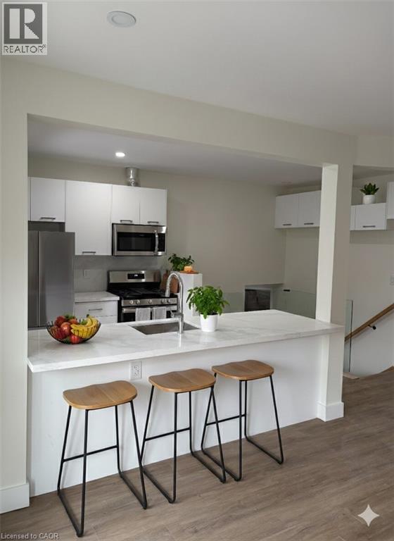 Photo - 259 John St S