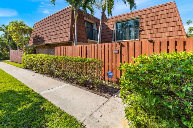 Photo - 1420 Augusta Cir Townhome