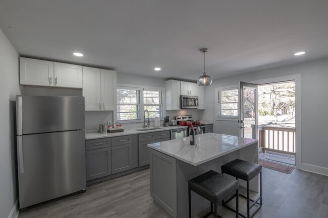 Photo - 633 Morreene Rd